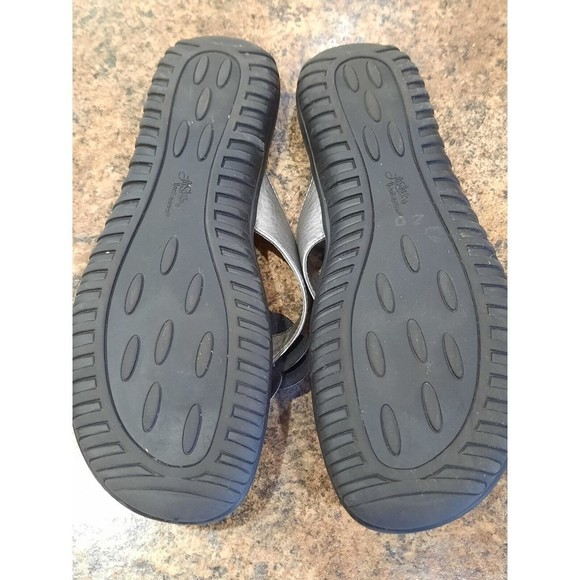 Life Style Soft System Metallic Silver Flip Flop, Wide Straps | Flowers | sz 9M - Picture 2 of 8